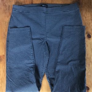 Stretchy Grid Line Tapered Slacks
